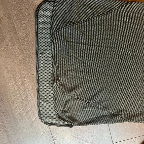 Nike dri-fit running turtleneck with thumb holes - Picture 5 of 7